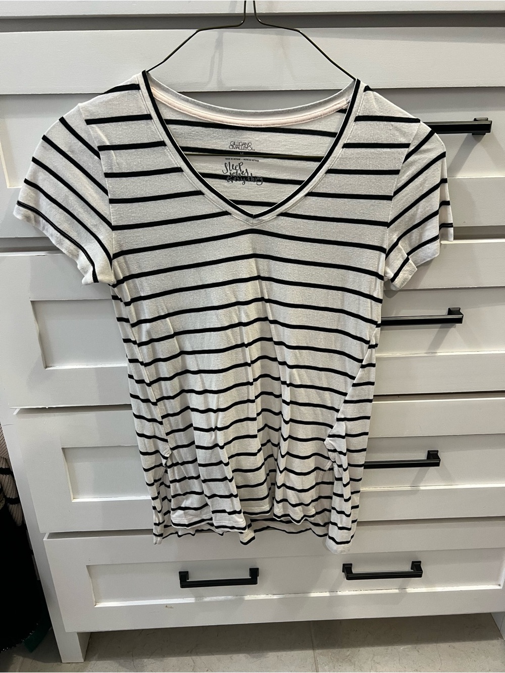 Gilligan & O'Malley Black and White Striped V-Neck Short Sleeve Top